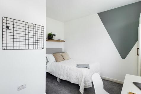 A bright and inviting double bedroom, perfect f...