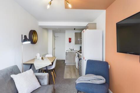 A bright and inviting large modern living room ...