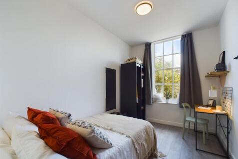 A bright and inviting double bedroom featuring ...