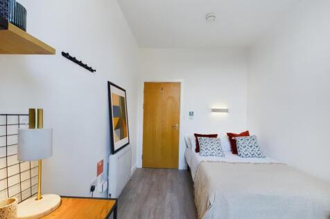 A clean and bright double bedroom with stylish ...