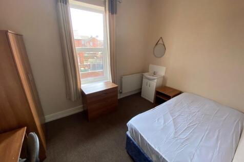 A bright and tidy double bedroom with ample nat...