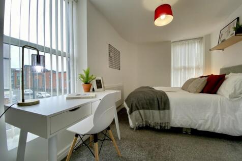 A spacious and inviting large double bedroom wi...