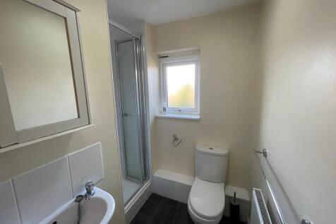 A clean and well-maintained bathroom featuring ...