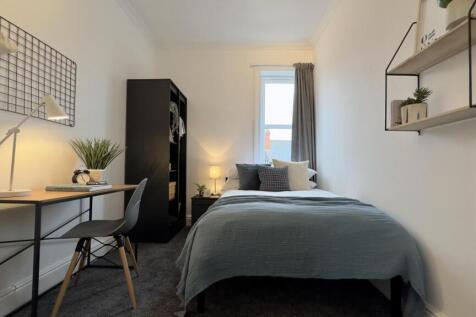 A bright and inviting double bedroom, perfect f...