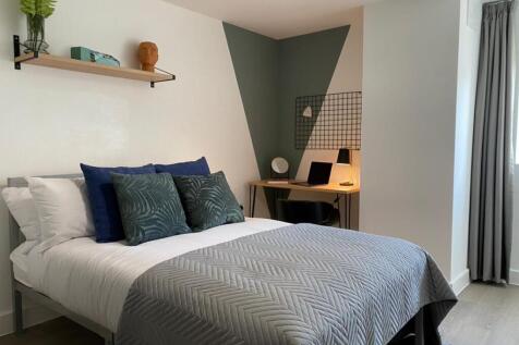 A well-presented bedroom featuring a comfortabl...