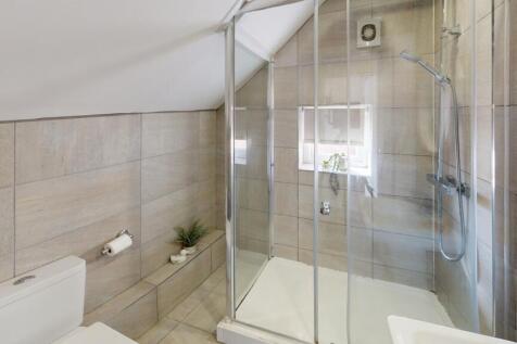 A modern and clean bathroom featuring a spaciou...