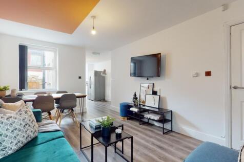 A spacious and inviting large modern living roo...