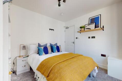 A bright and inviting double bedroom, perfect f...