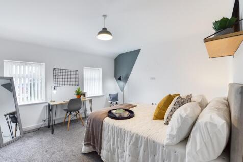 A spacious and beautifully designed large doubl...