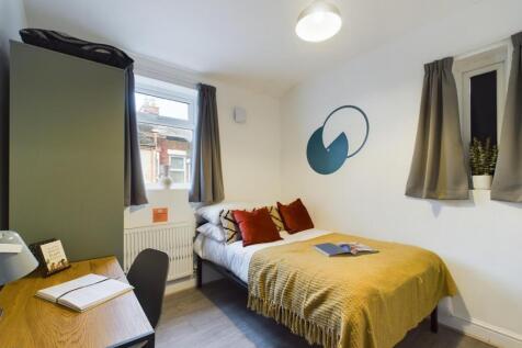 A bright and inviting double bedroom with moder...