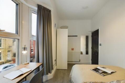 A bright and inviting double bedroom featuring ...