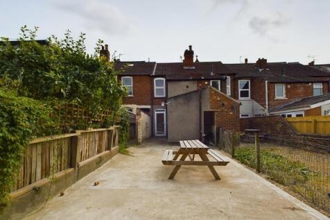 A spacious and well-maintained garden, perfect ...