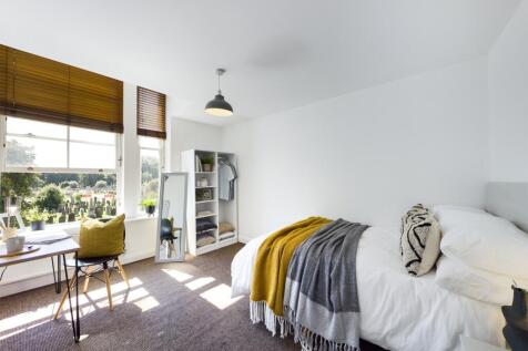 A spacious and bright large double bedroom feat...