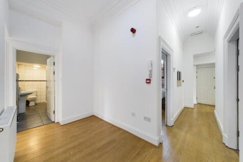 A bright and spacious hallway that welcomes you...