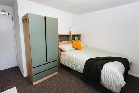 Bright, neatly presented single bedroom with a ...