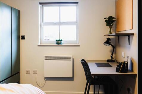 Bright, tidy bedroom with a study area, compact...