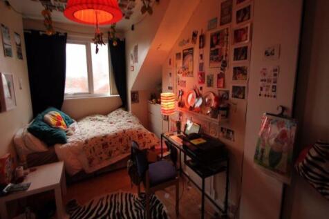 Cozy single bedroom featuring a comfortable bed...