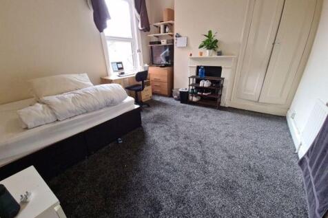 A welcoming and tidy living room featuring a co...