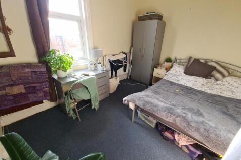 A cozy bedroom with a double bed, natural light...