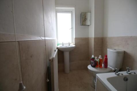 A clean and functional bathroom suite featuring...