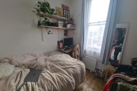 Cozy single bedroom featuring a comfortable bed...