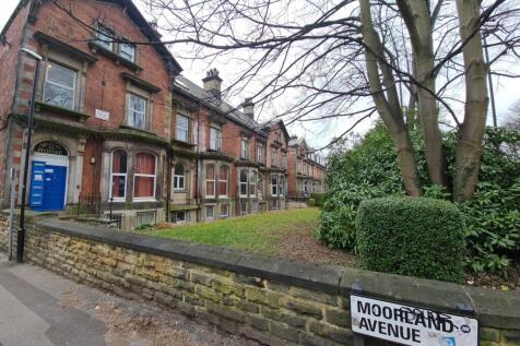 A charming row of traditional terraced houses w...