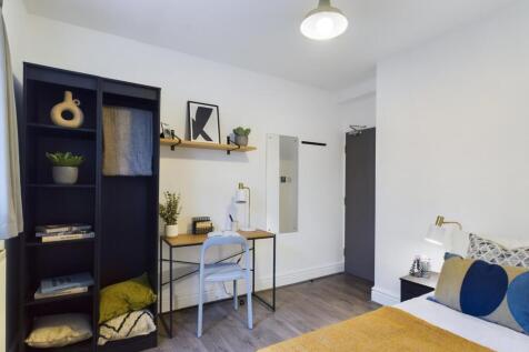 A bright and inviting double bedroom featuring ...