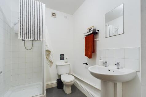 A clean and well-maintained bathroom featuring ...