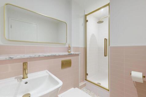Bright, modern ensuite bathroom with a walk-in ...