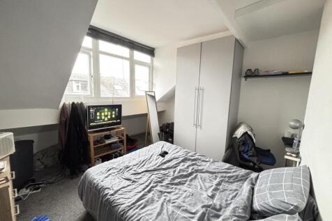 A cozy bedroom featuring a comfortable double b...