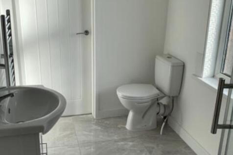 A clean and well-maintained bathroom featuring ...