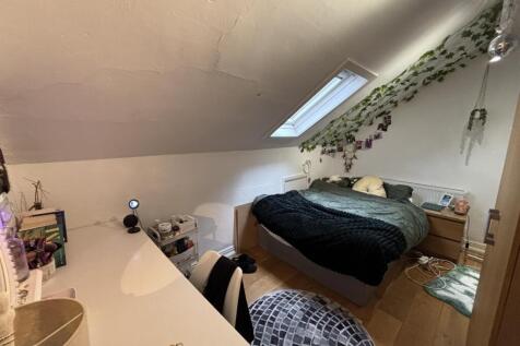 A cozy bedroom featuring a comfortable bed and ...