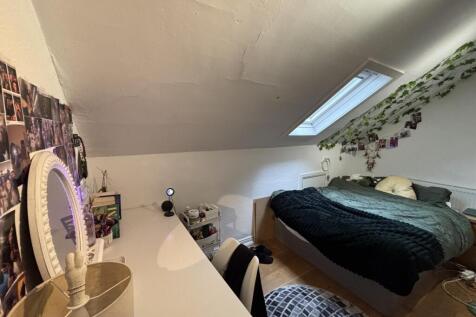 A cozy bedroom with a double bed, dressed comfo...