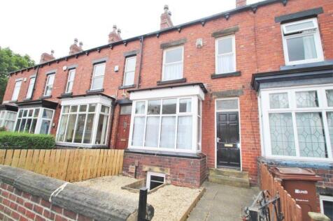 A charming terraced house front with well-maint...