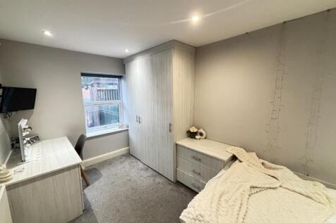 A well-maintained bedroom with a comfortable si...