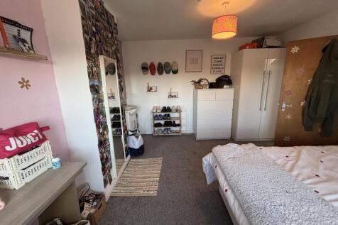 A cozy bedroom featuring a comfortable bed, amp...