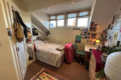 A cozy bedroom featuring a comfortable double b...