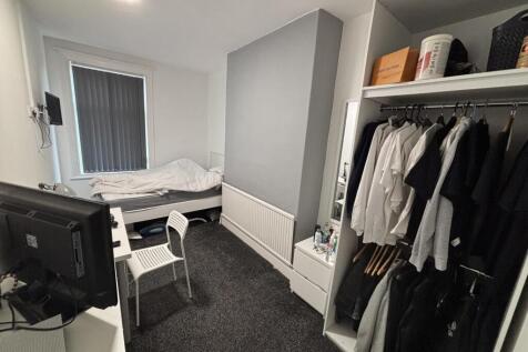 A neatly maintained single bedroom featuring a ...