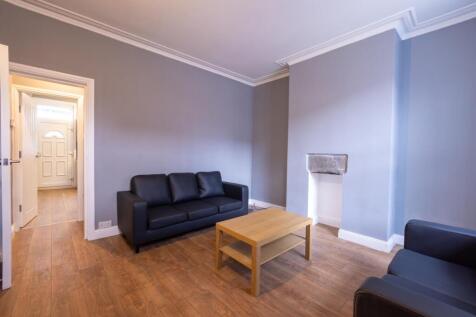 Bright, neutral living room with laminate floor...
