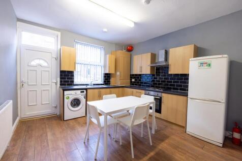 Bright, modern shared kitchen with a fitted ove...