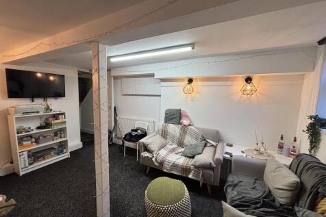 A cozy and well-maintained living room featurin...