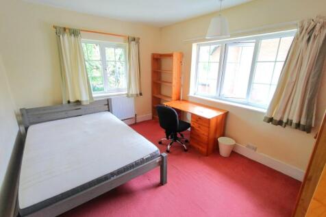 Bright double bedroom with large windows provid...