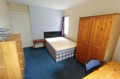 Bright, well-furnished bedroom with a double be...