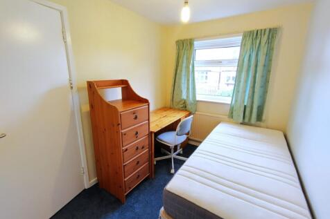 Bright, tidy single bedroom with a comfortable ...