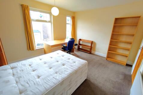 Bright, well-proportioned bedroom with large fr...