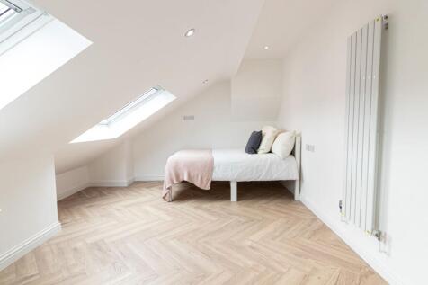 Bright, recently renovated attic double bedroom...
