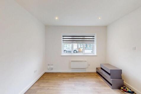 Bright, neutrally decorated room with wood-effe...