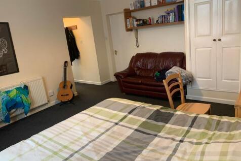 Well-presented master bedroom with a double bed...