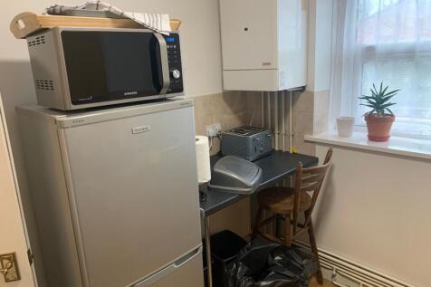Compact, well-equipped kitchen corner with a fr...