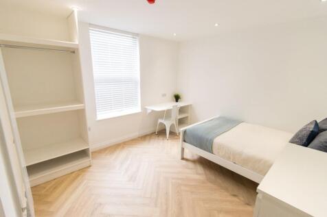 Bright, freshly decorated single bedroom with w...